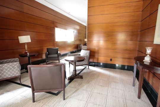 Comprar apartamento em Perdizes com 4 quartos, piscina, quintal e closet. Mobiliado. — hall