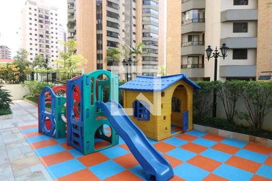 Comprar apartamento em Perdizes com 4 quartos, piscina, quintal e closet. Mobiliado. — Playground