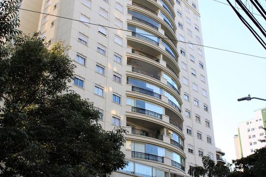 Comprar apartamento em Perdizes com 4 quartos, piscina, quintal e closet. Mobiliado. — Fachada do prédio