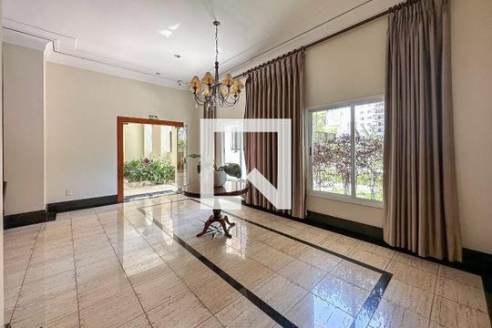 Comprar apartamento em Perdizes com 4 quartos, piscina, quintal e closet. Mobiliado. — Hall social