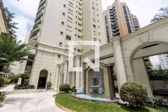 Comprar apartamento em Perdizes com 4 quartos, piscina, quintal e closet. Mobiliado. — Entrada