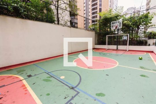Comprar apartamento em Perdizes com 4 quartos, piscina, quintal e closet. Mobiliado. — Quadra
