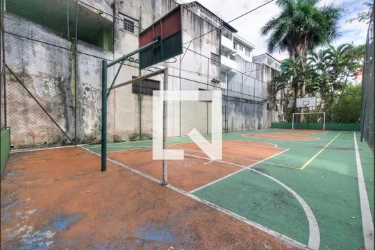 Comprar apartamento mobiliado na Vila Mariana com 4 quartos, quintal, varanda e piscina no condomínio. — Quadra