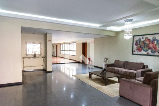 Comprar apartamento mobiliado na Vila Mariana com 4 quartos, quintal, varanda e piscina no condomínio. — Hall de entrada