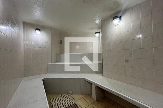 Comprar apartamento mobiliado na Vila Mariana com 4 quartos, quintal, varanda e piscina no condomínio. — Sauna
