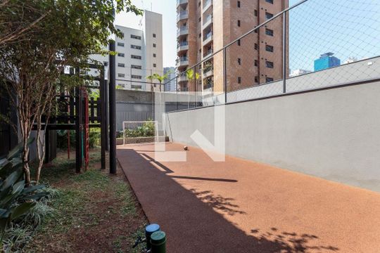 Apartamento mobiliado, 2 suítes, piscina no condomínio, permite animais. Ideal para comprar. — Quadra Esportiva