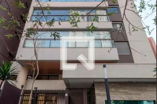 Apartamento mobiliado, 2 suítes, piscina no condomínio, permite animais. Ideal para comprar. — Fachada
