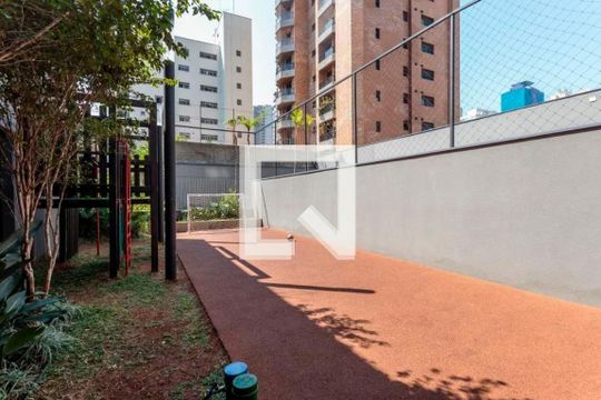 Apartamento mobiliado, 2 suítes, piscina no condomínio, permite animais. Ideal para comprar. — Quadra Esportiva