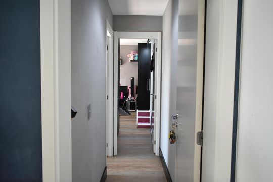 Apartamento com 2 quartos para comprar. Ideal para quem busca conforto e praticidades. — Corredor