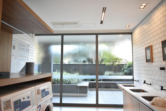 Apartamento com 2 quartos para comprar. Ideal para quem busca conforto e praticidades. — Lavanderia