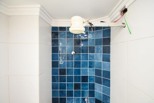 Apartamento com 3 quartos, 1 suíte. Aceitamos compra. Animais de estimação permitidos. — banheiro serviçø