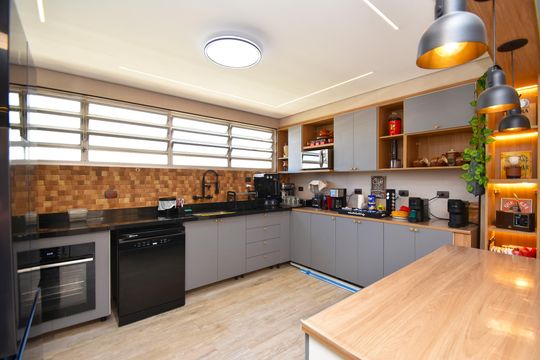 Apartamento com 3 quartos, 1 suíte. Aceitamos compra. Animais de estimação permitidos. — cozinha