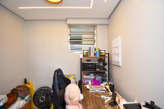 Apartamento com 3 quartos, 1 suíte. Aceitamos compra. Animais de estimação permitidos. — sala escritorio