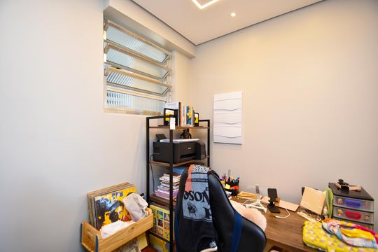 Apartamento com 3 quartos, 1 suíte. Aceitamos compra. Animais de estimação permitidos. — sala escritorio
