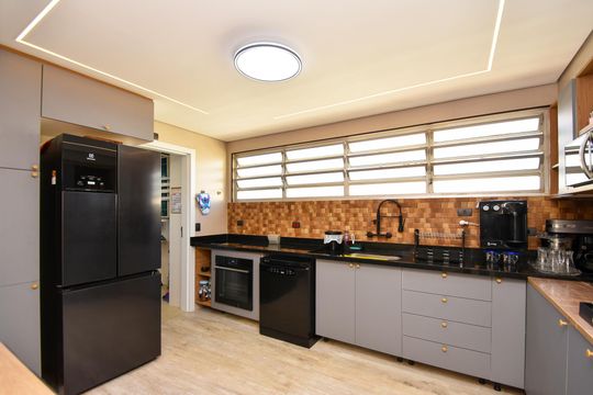 Apartamento com 3 quartos, 1 suíte. Aceitamos compra. Animais de estimação permitidos. — cozinha