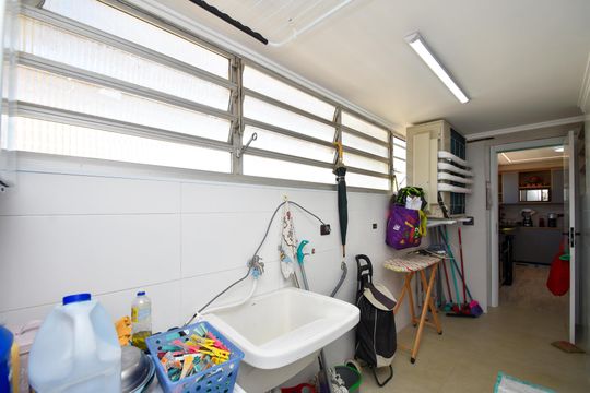 Apartamento com 3 quartos, 1 suíte. Aceitamos compra. Animais de estimação permitidos. — lavanderia