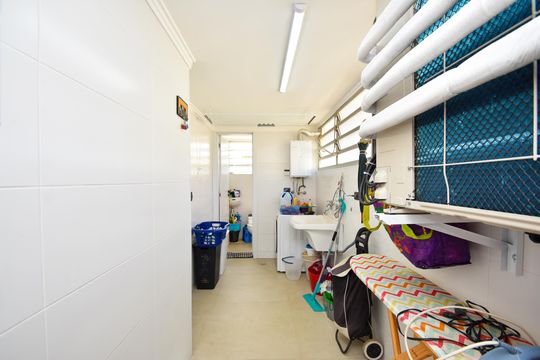 Apartamento com 3 quartos, 1 suíte. Aceitamos compra. Animais de estimação permitidos. — lavanderia