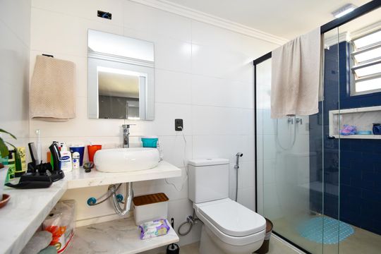 Apartamento com 3 quartos, 1 suíte. Aceitamos compra. Animais de estimação permitidos. — banheiro quarto 3