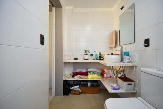 Apartamento com 3 quartos, 1 suíte. Aceitamos compra. Animais de estimação permitidos. — banheiro quarto 3