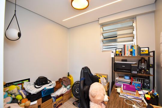 Apartamento com 3 quartos, 1 suíte. Aceitamos compra. Animais de estimação permitidos. — sala escritorio