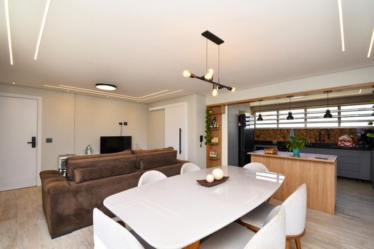 Apartamento com 3 quartos, 1 suíte. Aceitamos compra. Animais de estimação permitidos. — Sala de jantar