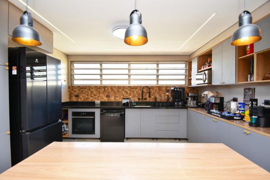 Apartamento com 3 quartos, 1 suíte. Aceitamos compra. Animais de estimação permitidos. — cozinha