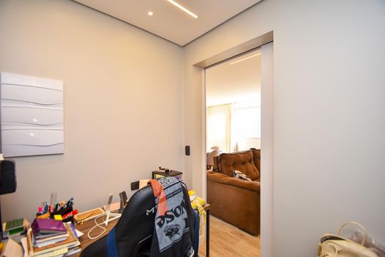 Apartamento com 3 quartos, 1 suíte. Aceitamos compra. Animais de estimação permitidos. — sala escritorio