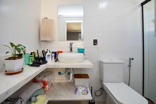 Apartamento com 3 quartos, 1 suíte. Aceitamos compra. Animais de estimação permitidos. — banheiro quarto 3