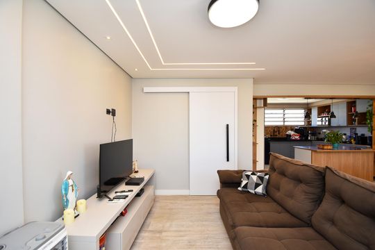 Apartamento com 3 quartos, 1 suíte. Aceitamos compra. Animais de estimação permitidos. — Sala de estar