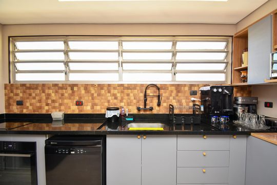 Apartamento com 3 quartos, 1 suíte. Aceitamos compra. Animais de estimação permitidos. — cozinha