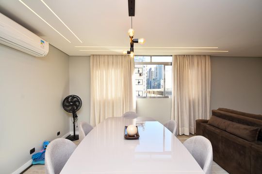 Apartamento com 3 quartos, 1 suíte. Aceitamos compra. Animais de estimação permitidos. — Sala de jantar