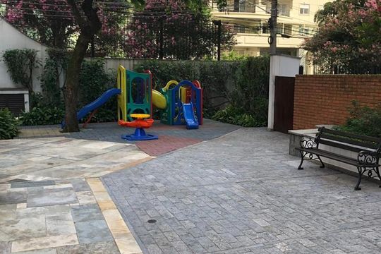 Venda de apartamento mobiliado em Perdizes, com 3 quartos. — Playground