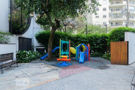 Venda de apartamento mobiliado em Perdizes, com 3 quartos. — Playground