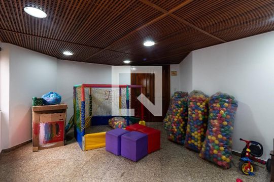 Venda de apartamento mobiliado em Perdizes, com 3 quartos. — Área comum