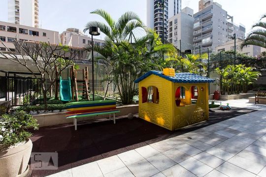 Venda de apartamento mobiliado em Pompeia com 4 quartos, closet e piscina no condomínio. — Playground