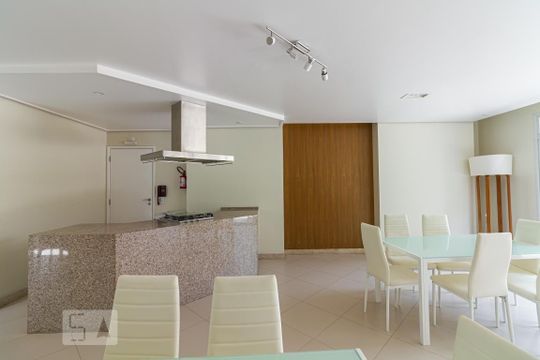 Venda de apartamento mobiliado em Pompeia com 4 quartos, closet e piscina no condomínio. — Salão de Festas