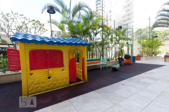 Venda de apartamento mobiliado em Pompeia com 4 quartos, closet e piscina no condomínio. — Playground