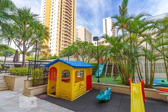 Venda de apartamento mobiliado em Pompeia com 4 quartos, closet e piscina no condomínio. — Playground