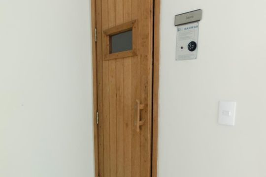 Venda de apartamento mobiliado em Pompeia com 4 quartos, closet e piscina no condomínio. — Sauna