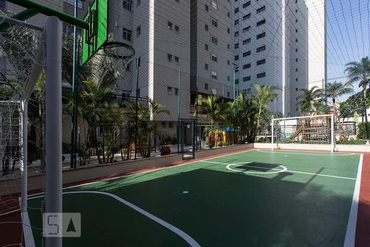 Venda de apartamento mobiliado em Pompeia com 4 quartos, closet e piscina no condomínio. — Quadra esportiva
