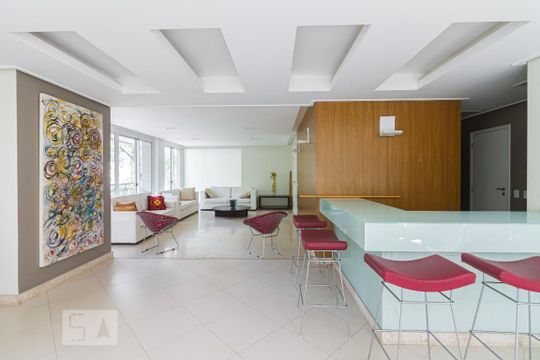 Venda de apartamento mobiliado em Pompeia com 4 quartos, closet e piscina no condomínio. — Salão de Festas