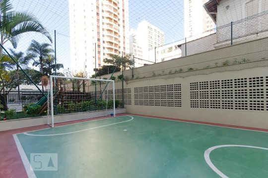 Venda de apartamento mobiliado em Pompeia com 4 quartos, closet e piscina no condomínio. — Quadra