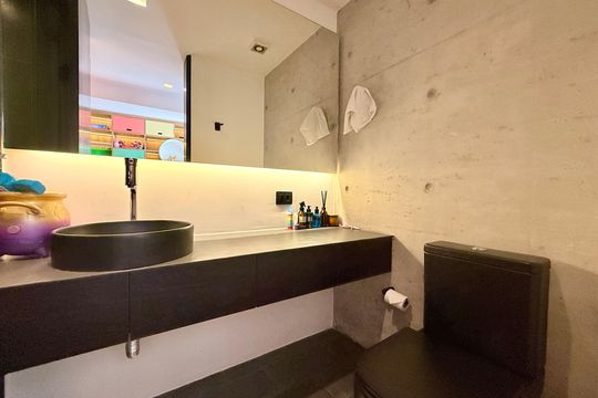 Comprar apartamento mobiliado com 4 quartos, academia no condomínio e aceita pets. — Banheiro Suite 2