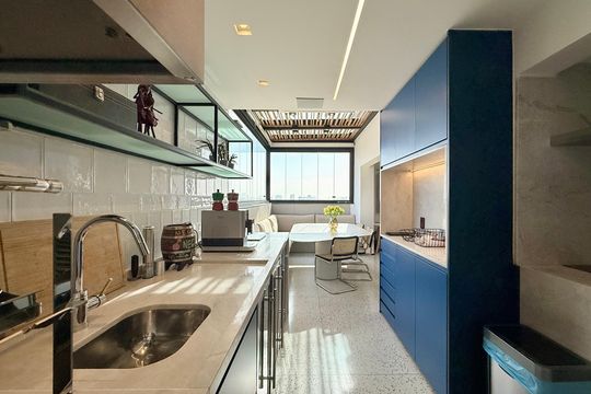 Comprar apartamento mobiliado com 4 quartos, academia no condomínio e aceita pets. — Varanda Gourmet