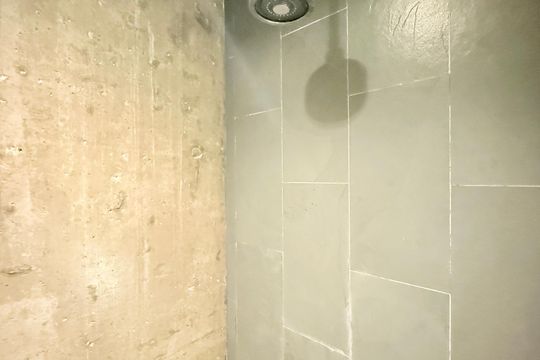 Comprar apartamento mobiliado com 4 quartos, academia no condomínio e aceita pets. — Banheiro Suite 2