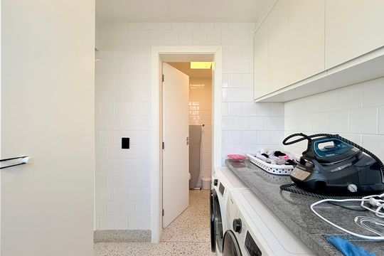Comprar apartamento mobiliado com 4 quartos, academia no condomínio e aceita pets. — Área de Serviço