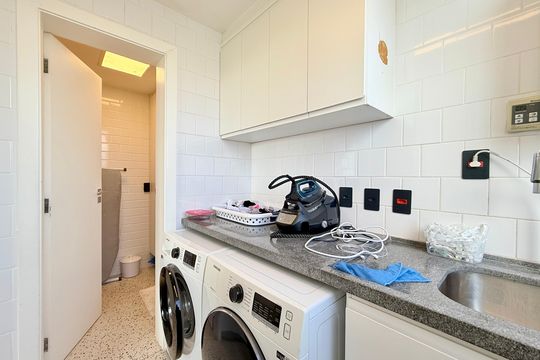 Comprar apartamento mobiliado com 4 quartos, academia no condomínio e aceita pets. — Área de Serviço