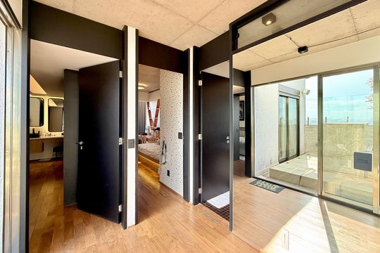 Comprar apartamento mobiliado com 4 quartos, academia no condomínio e aceita pets. — Corredor Quartos