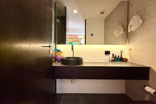Comprar apartamento mobiliado com 4 quartos, academia no condomínio e aceita pets. — Banheiro Suite 2