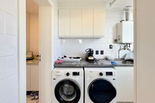 Comprar apartamento mobiliado com 4 quartos, academia no condomínio e aceita pets. — Área de Serviço
